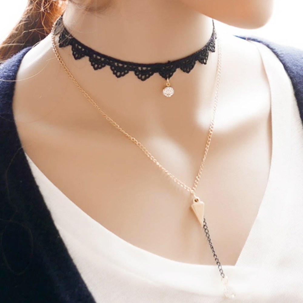 Graceful Layered Rhinestone Cone Choker Necklace